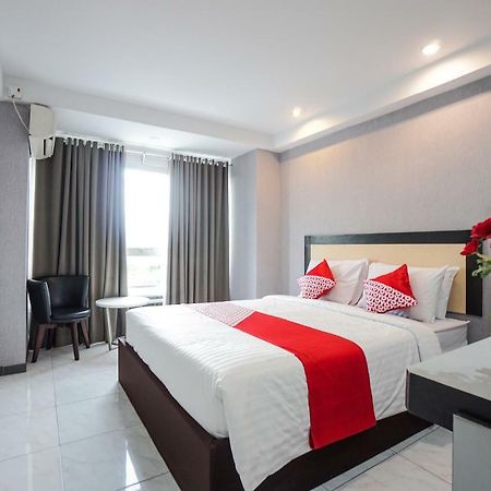 Oyo 1318 Hotel Prince Boulevard Манадо Экстерьер фото