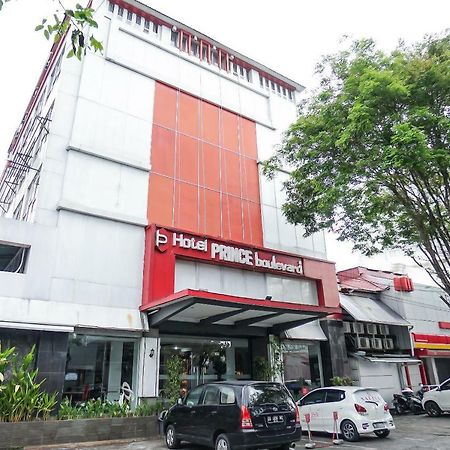 Oyo 1318 Hotel Prince Boulevard Манадо Экстерьер фото