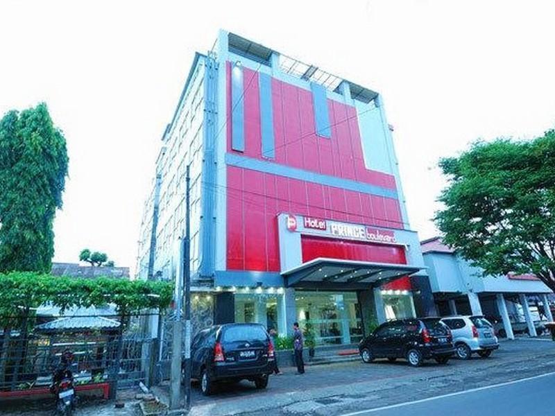 Oyo 1318 Hotel Prince Boulevard Манадо Экстерьер фото