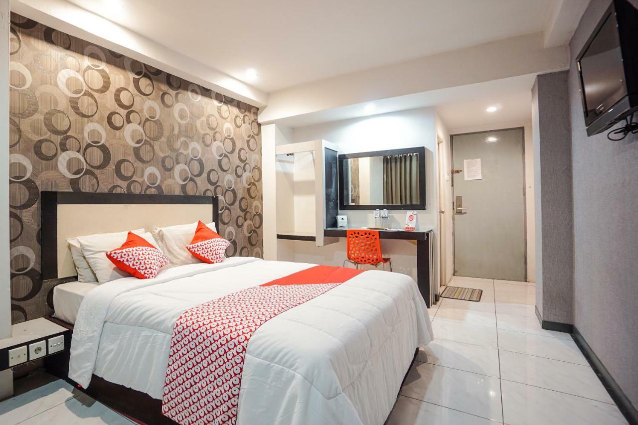 Oyo 1318 Hotel Prince Boulevard Манадо Экстерьер фото
