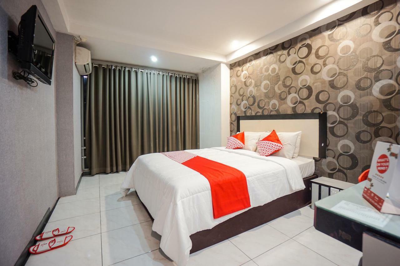 Oyo 1318 Hotel Prince Boulevard Манадо Экстерьер фото