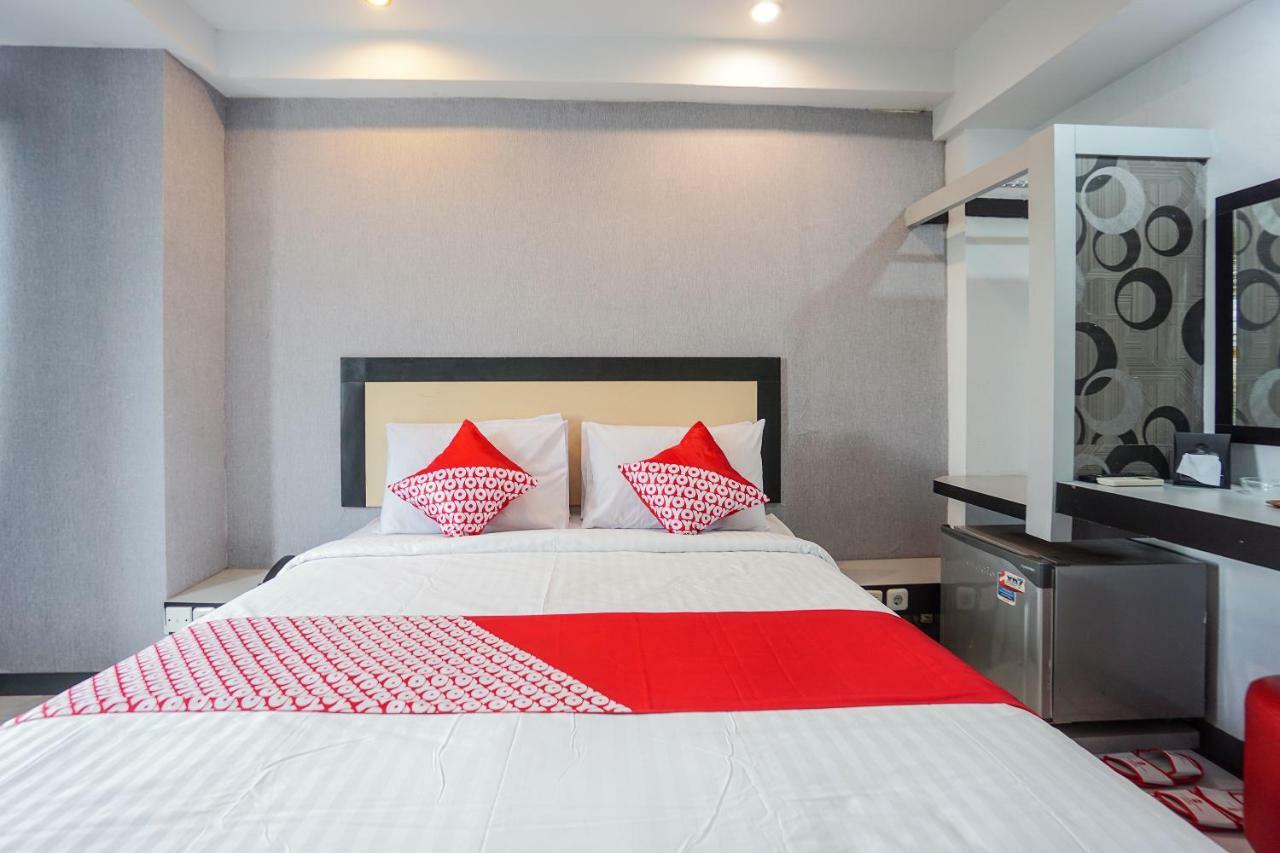 Oyo 1318 Hotel Prince Boulevard Манадо Экстерьер фото