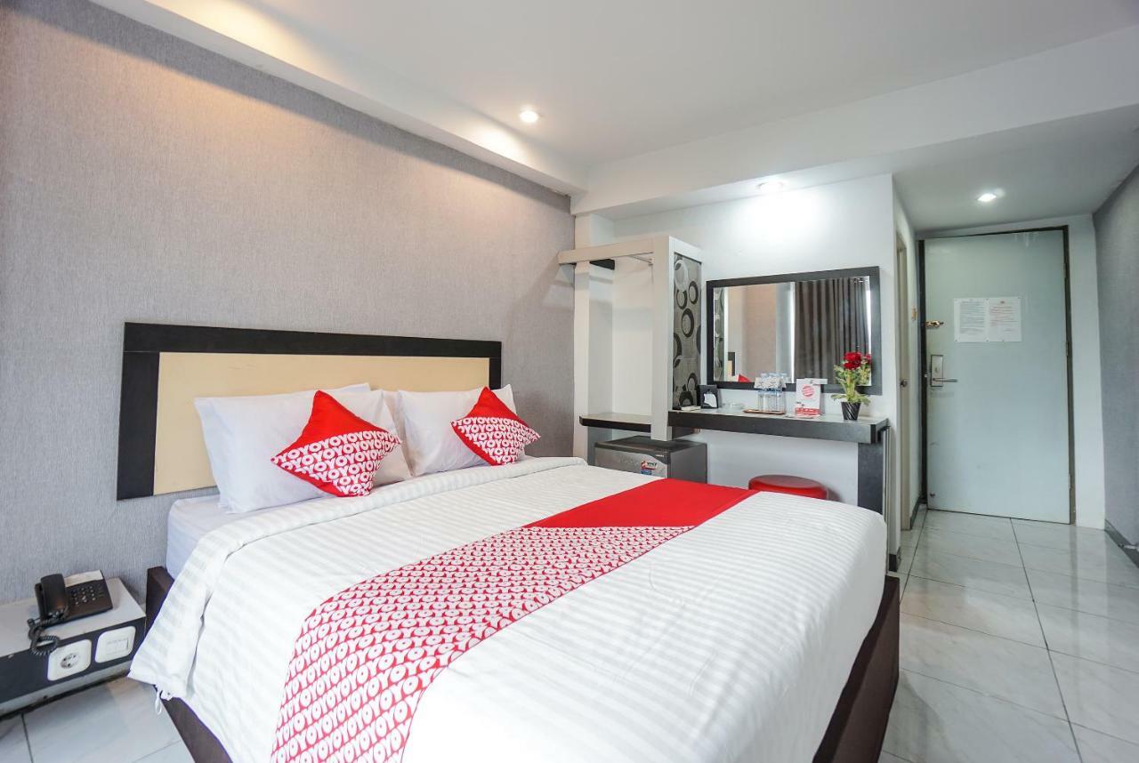 Oyo 1318 Hotel Prince Boulevard Манадо Экстерьер фото