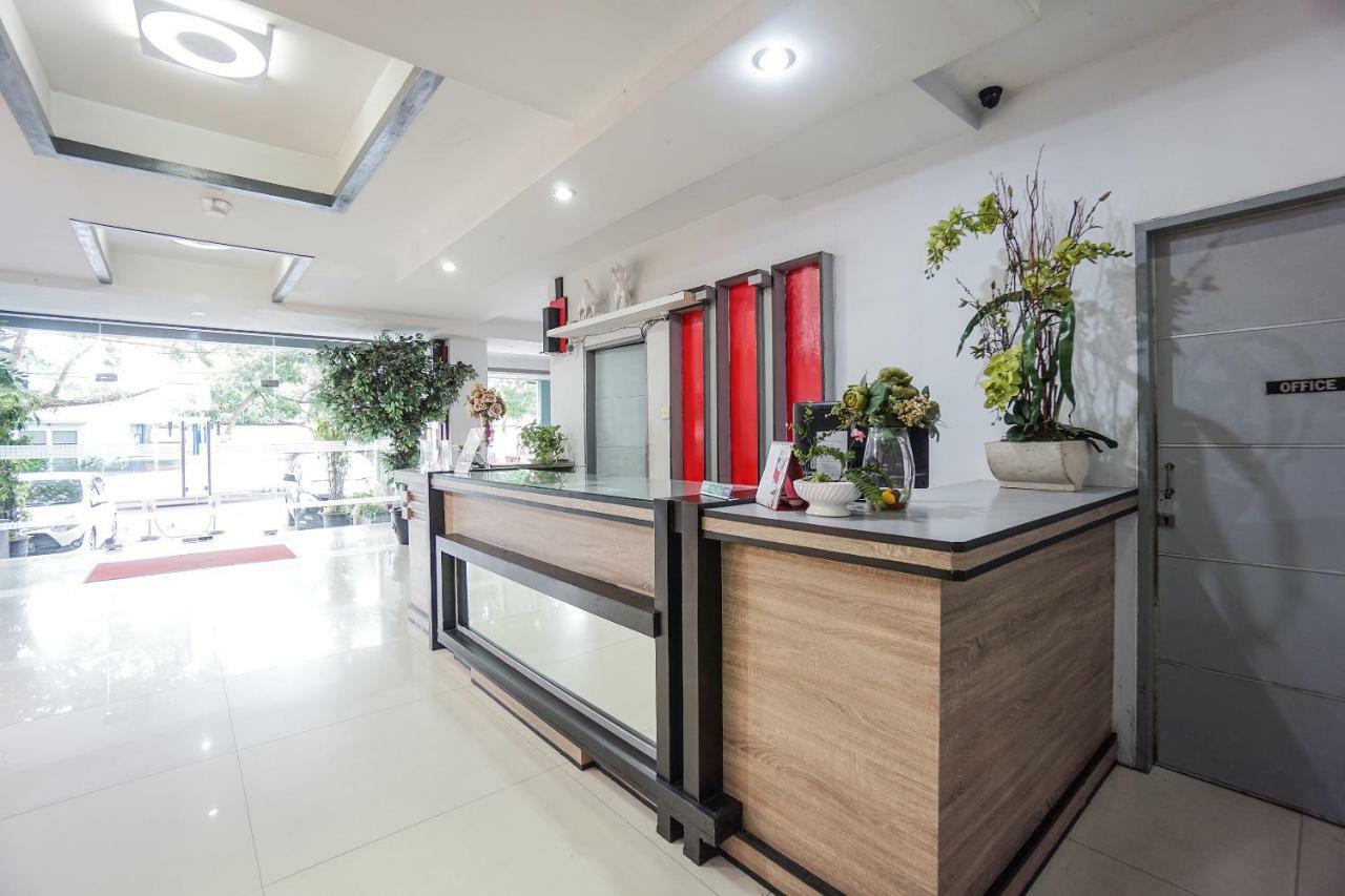 Oyo 1318 Hotel Prince Boulevard Манадо Экстерьер фото