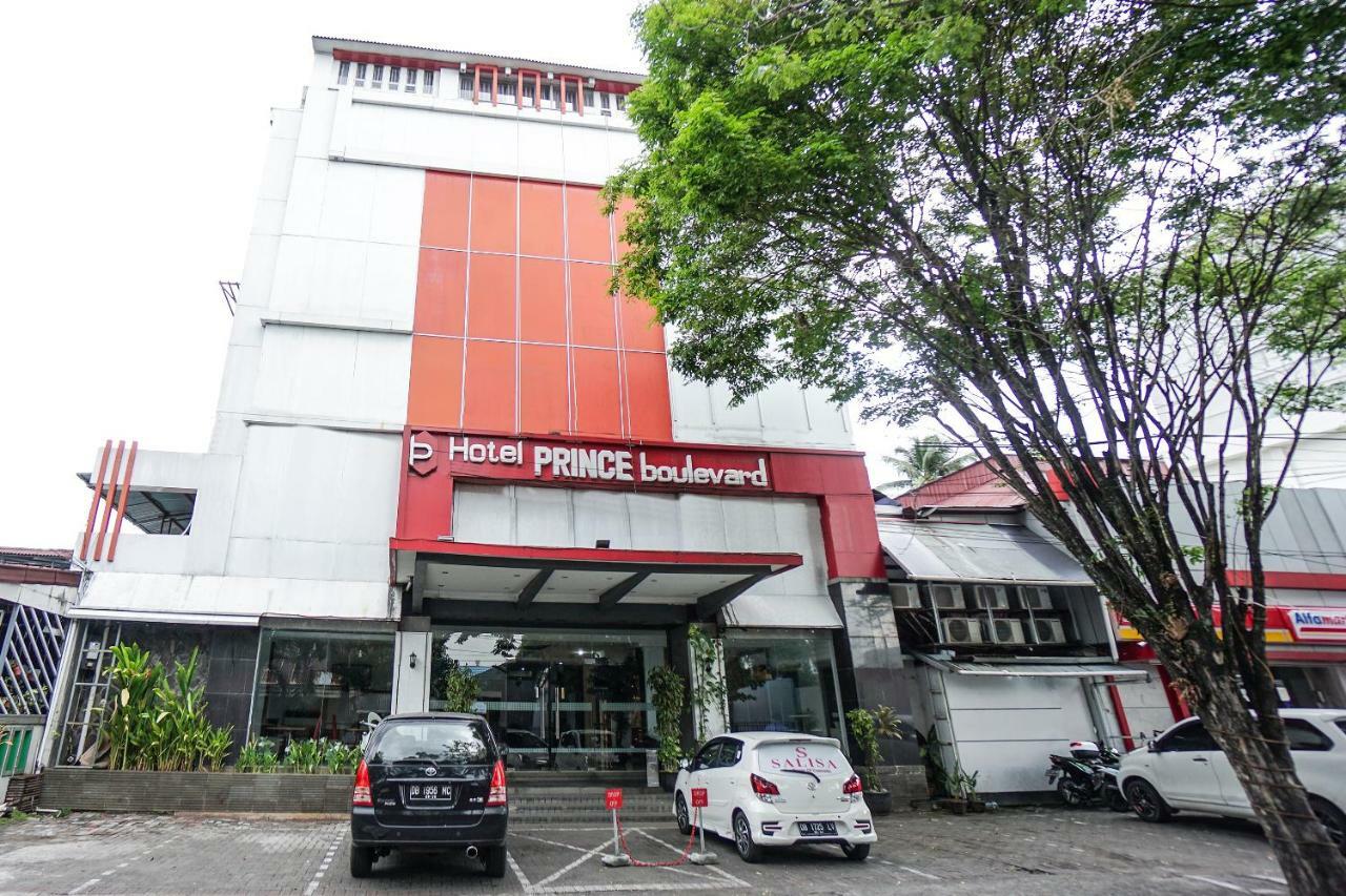 Oyo 1318 Hotel Prince Boulevard Манадо Экстерьер фото