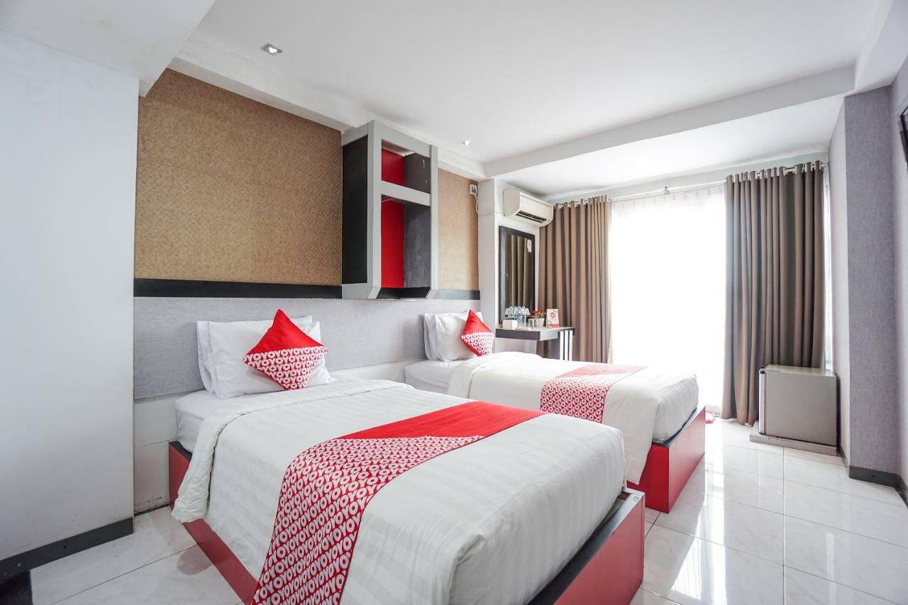 Oyo 1318 Hotel Prince Boulevard Манадо Экстерьер фото